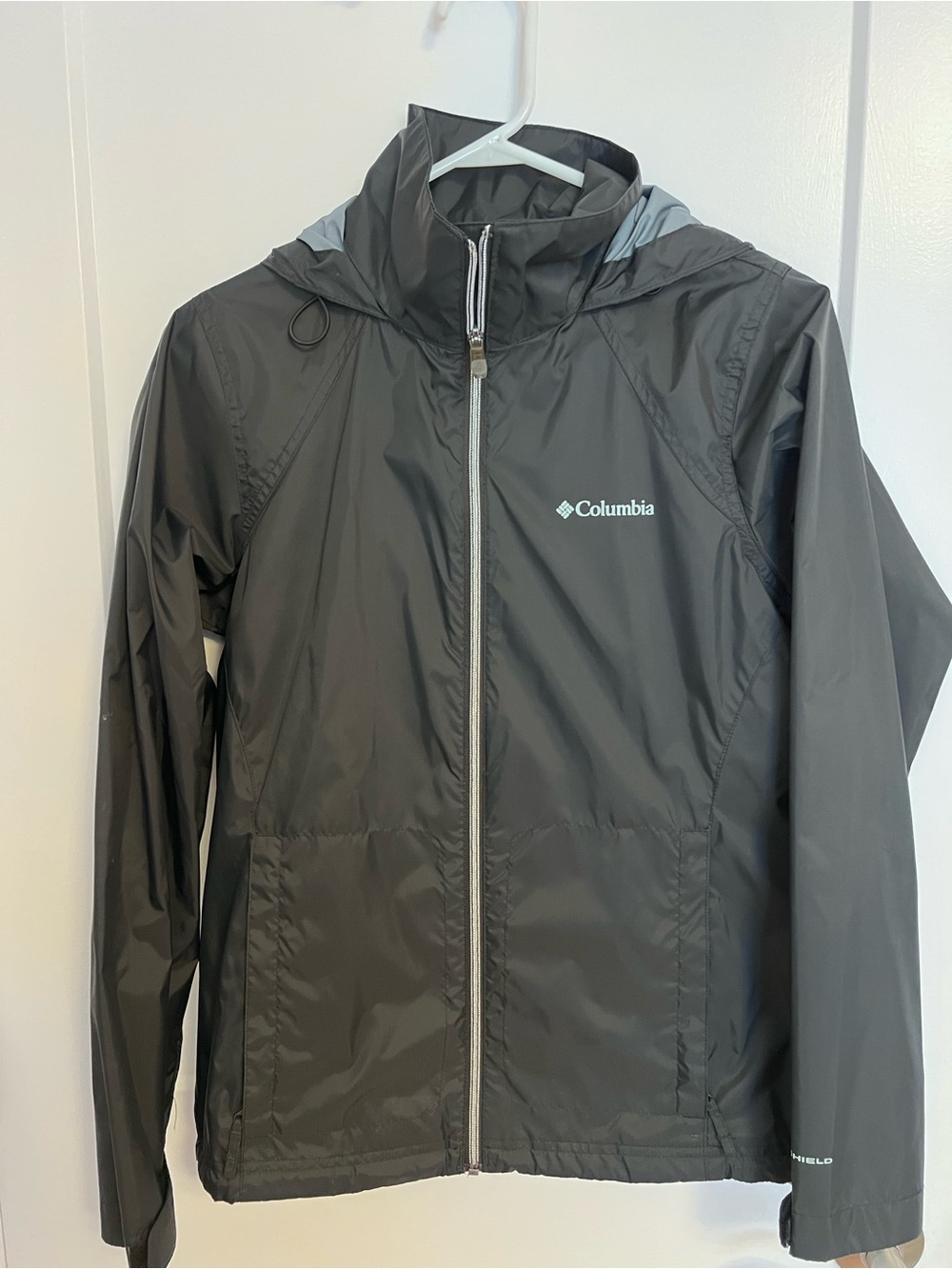 Columbia Women’s Black Hooded Windbreaker Jacket